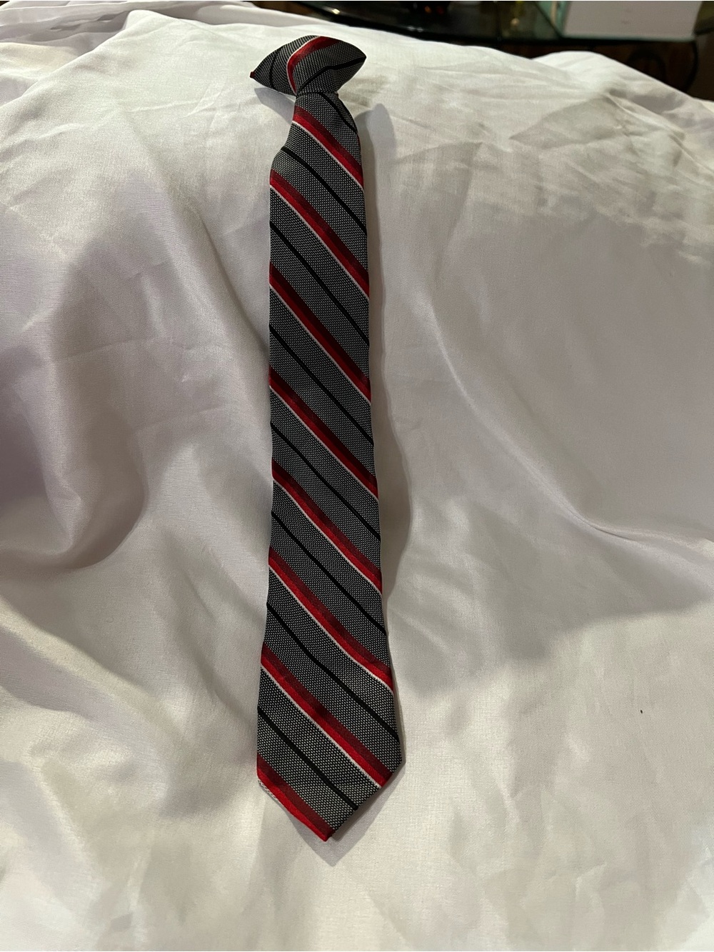 Men's Gray Tie with Red Stripes - Sleek Office Accessory